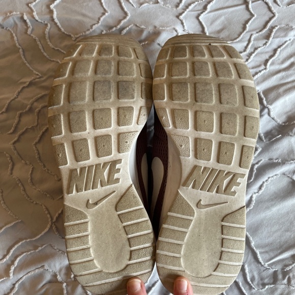 Nike Tanjun Lightweight Running Sneakers - Picture 5 of 5